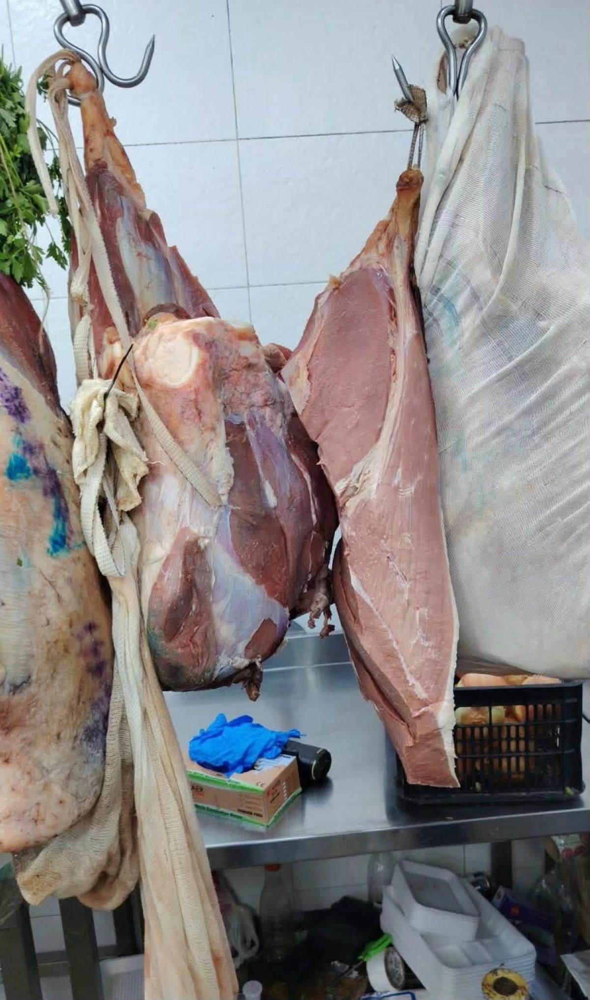 "Al-Karak Municipality" seizes (205) kilograms of rotten meat