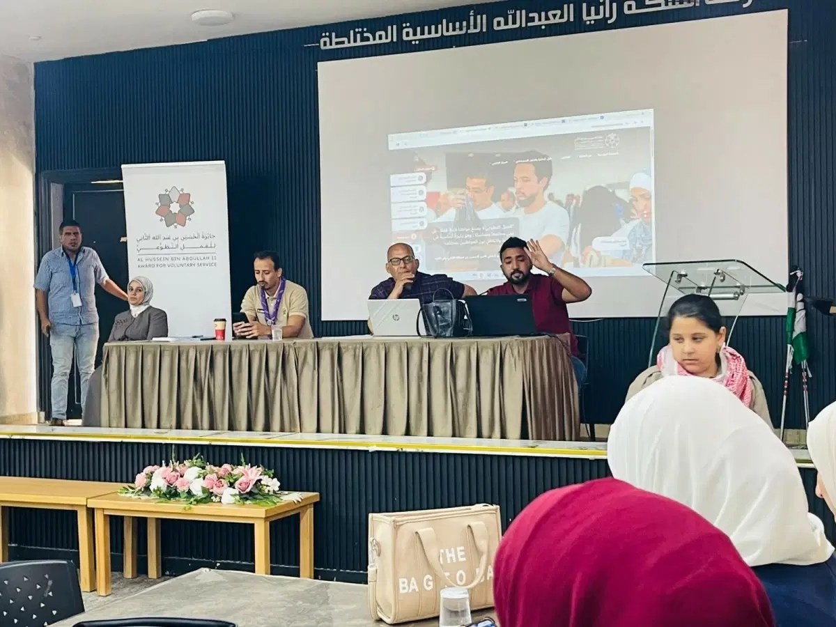 Zarqa Youth organizes two training sessions to introduce the Al-Hussein Award for Voluntary Work in cooperation with education directorates