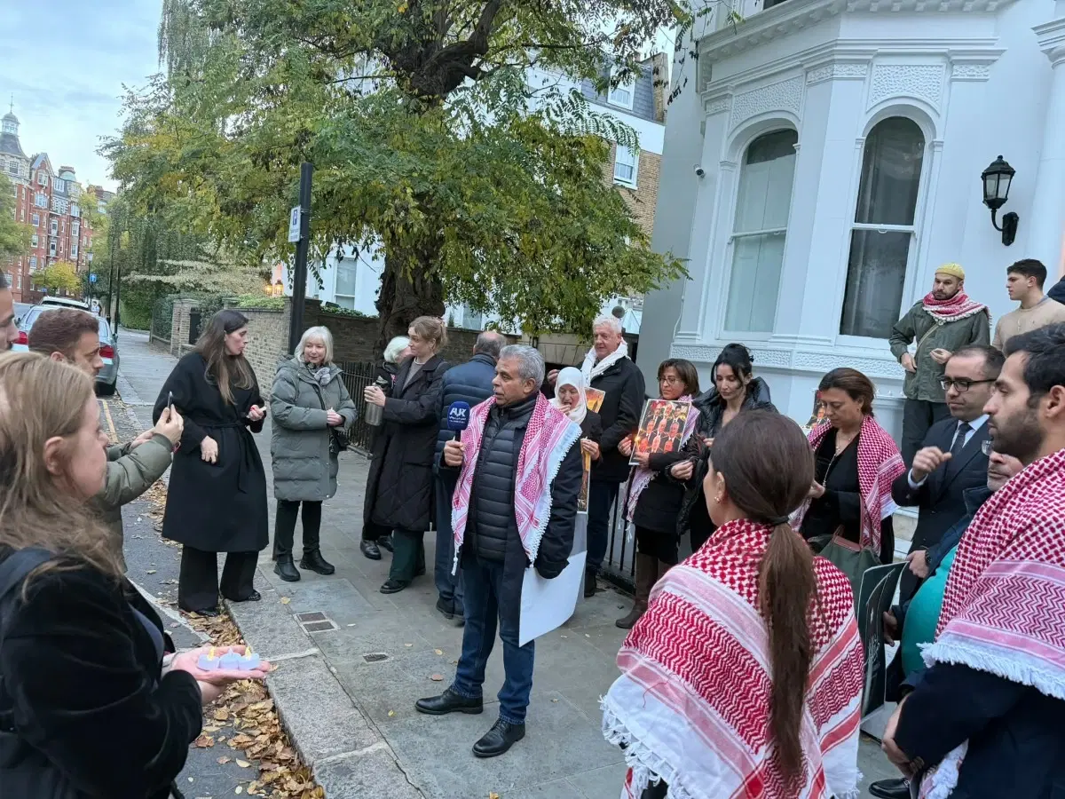 The Jordanian community in Britain and the Anglo-Jordanian Society organize a solidarity vigil in London in tribute to the victims of the terrorist attack on a church in the village of Hamoud in Karak.